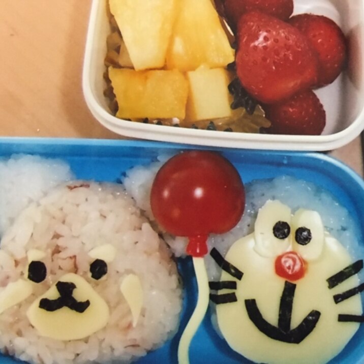 ドラえもんと、レッサーパンダのお弁当♪